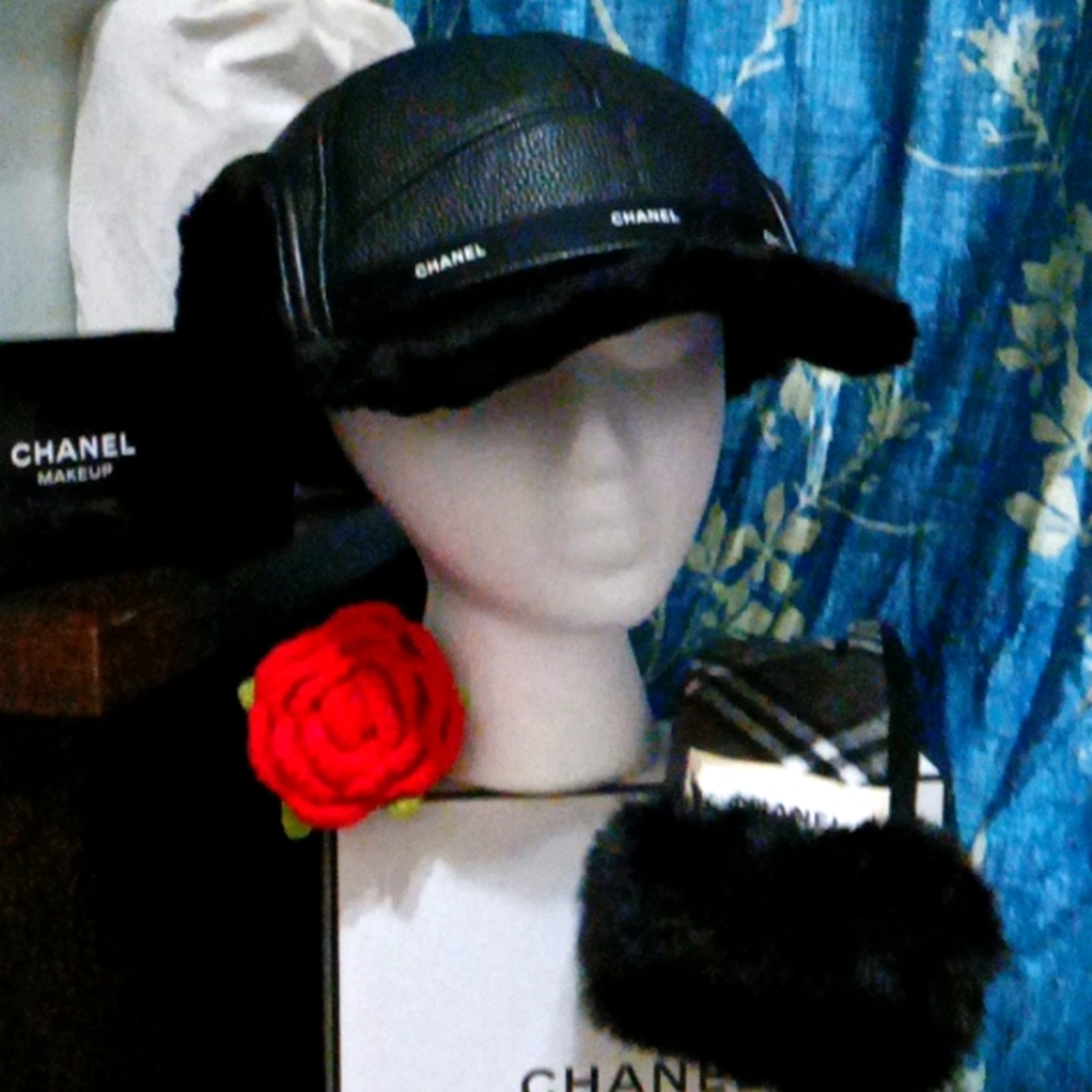 NWT trapper hat & glove set